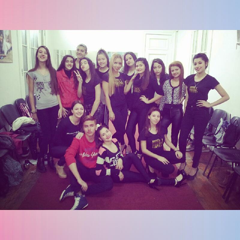 melii_mamani's tweet photo. #Saturday #Friends #Modejale  😊💁 http://t.co/YVlHAiP3Mk
