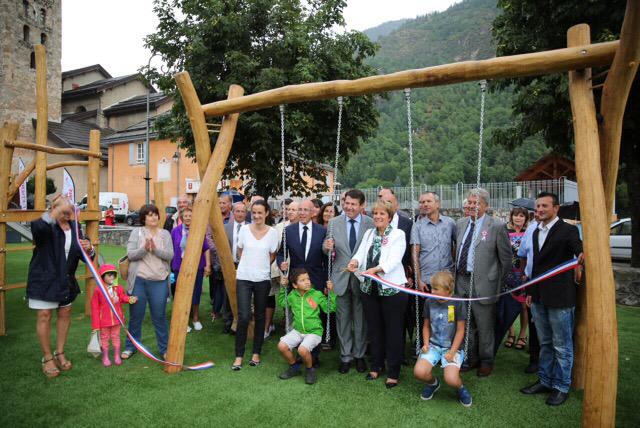 cestrosi's tweet photo. Très heureux d'inaugurer jardin d'enfants &amp; parvis de l'école à @StEtienne_Auron 2 belles réalisations pr nos enfants http://t.co/PPRloiQWXL
