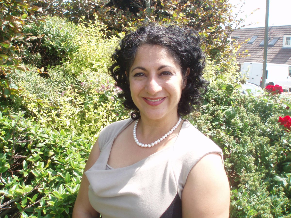 "Himself to Himself" : Lynda, played by <a href="/HariMFHT/">Harri Flanagan</a> , youtu.be/5iAD7XZ2Nsk
