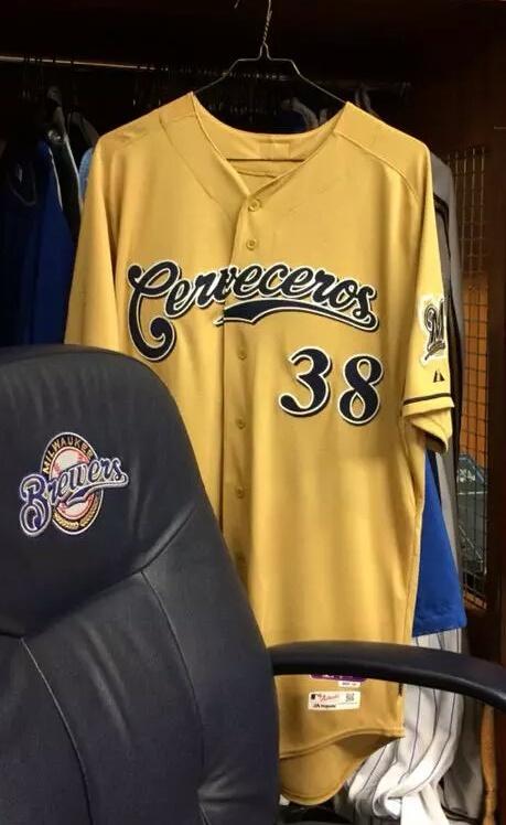 Chris Creamer  SportsLogos.Net on X: Milwaukee #Brewers wearing their  Spanish-language gold Cerveceros jerseys for today's game #MLB   / X