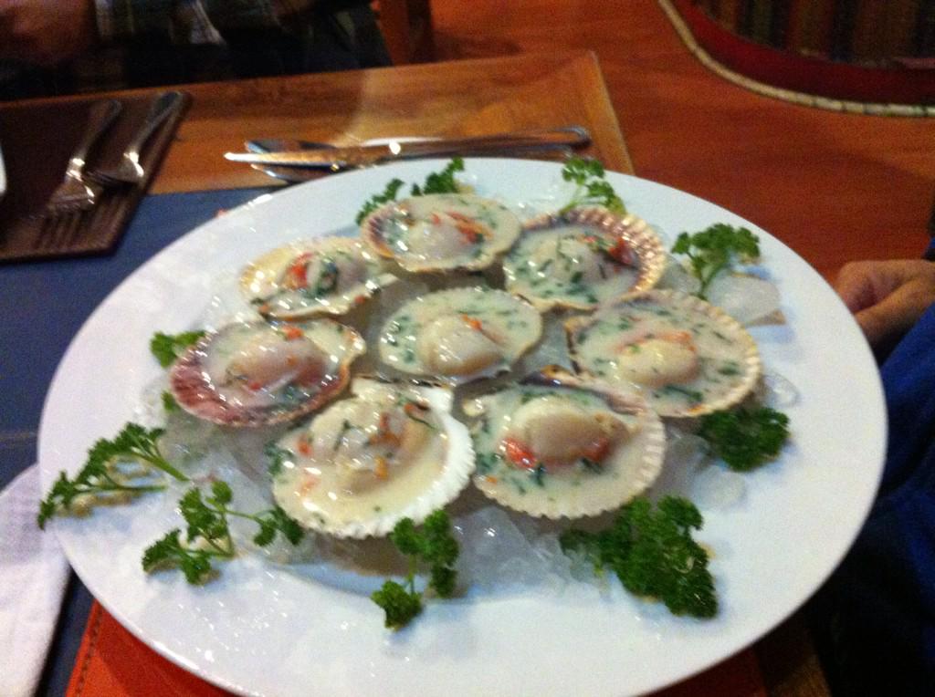 PuertoCallao's tweet photo. Increíbles !! Ostiones chilenos frescos en su concha y con la deliciosa leche de tigre peruana . http://t.co/mNvCEUUcps