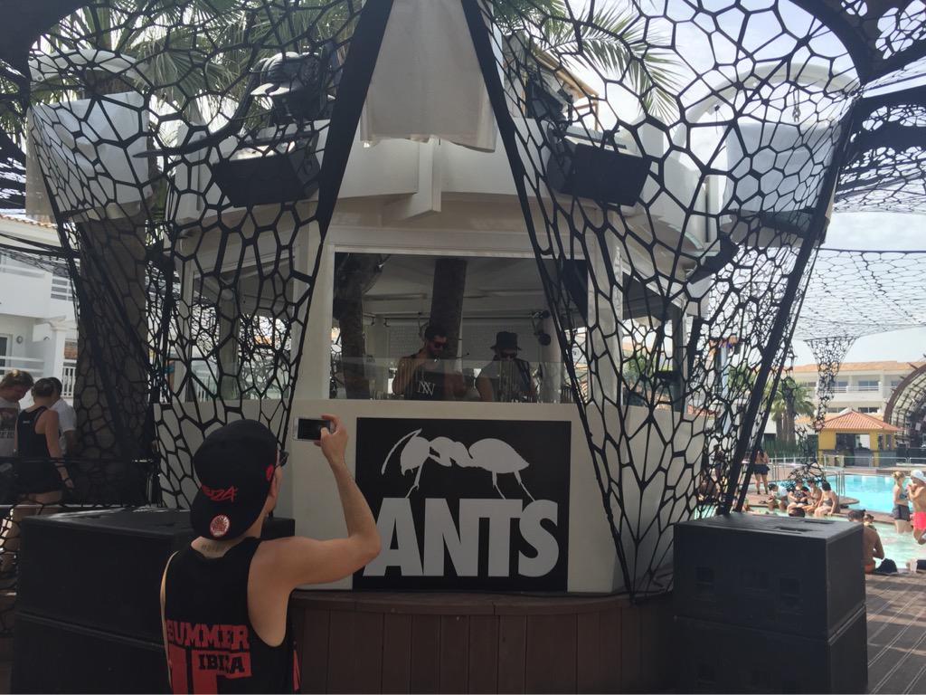 Our covs <a href="/los_suruba/">Los Suruba</a> killing it at <a href="/UnitedAnts/">UNITED ANTS</a> <a href="/ushuaiaibiza/">Ushuaïa Ibiza Official</a>, perfect way to spend a Saturday 😎🔊🙌🏻
