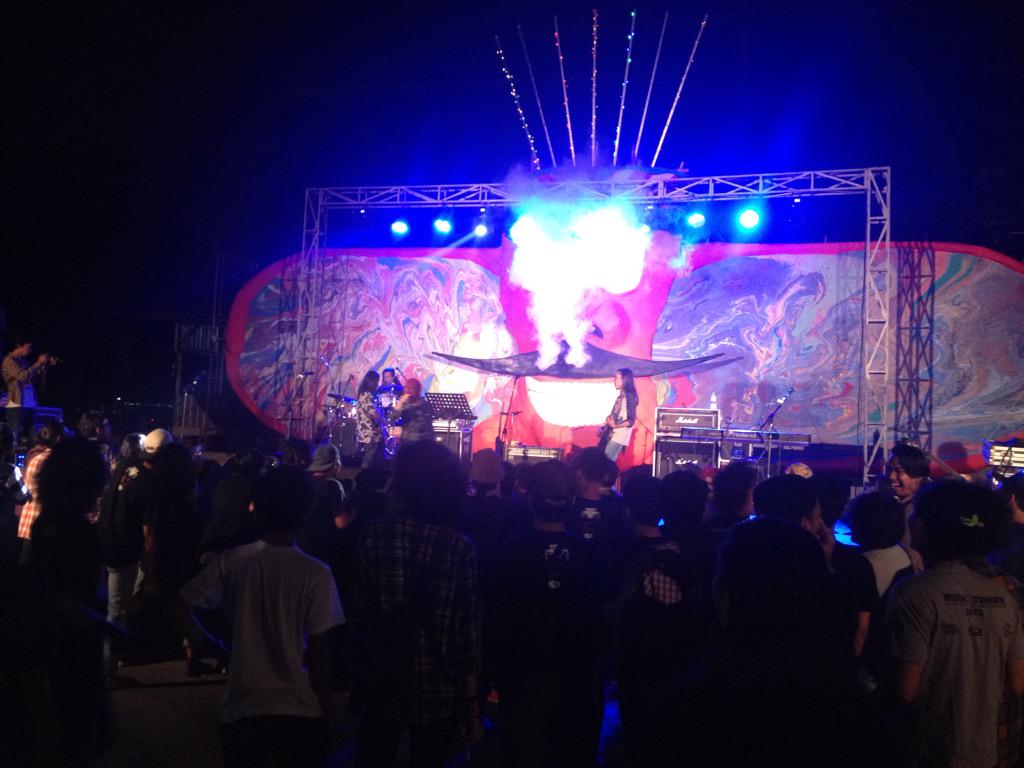 Kedua ada band Penari Ular dari ISI Jogja #TKMDIIXII woohoo..!