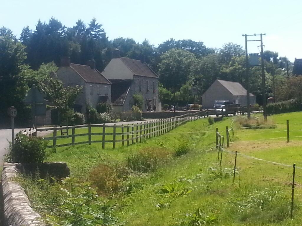SmithyMCPlays's tweet photo. Stopped off At #ComptonDando Hidden English Village to see my Bro @WildTrekker1 http://t.co/ydlCgjtgA0