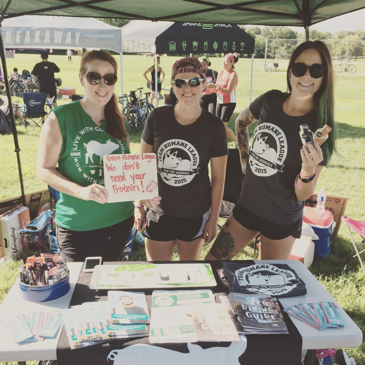 Run4AnimalsPHL's tweet photo. Stop by the #phillymayorscup for free @tofurky !! Grilling starts at 11 #fortheanimals cc @teamhumane http://t.co/QgfBPyZMyq