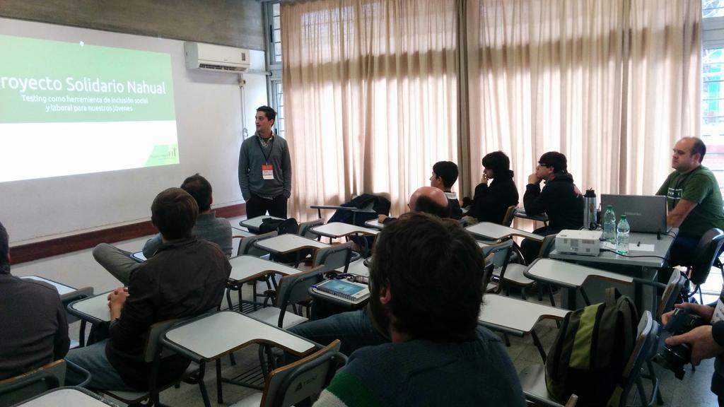phpdayuy's tweet photo. Proyecto @NahualUY contando cómo participar. http://t.co/tT9N6hkyri