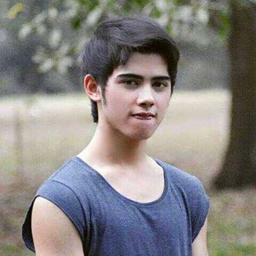 Mellindaa98's tweet photo. Lucu banget muka'nya bang @alysyarief ganteng . Semangat slalu yaaa ... http://t.co/XfCqWgLeqC