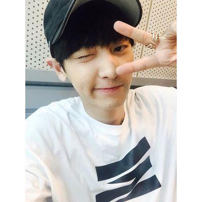 namxclusive's tweet photo. @wendy_RV18 @EXOOFC here you go. Let's take some selca with me /Pose/ #EXODUSRPTL http://t.co/ot2uv6EeRb