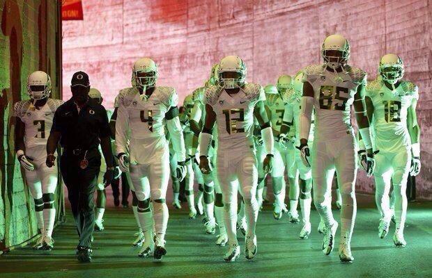 _Sports_Gear's tweet photo. Oregon's Stormtrooper Uniforms are sexy 😍😋 http://t.co/SSJT8qigom