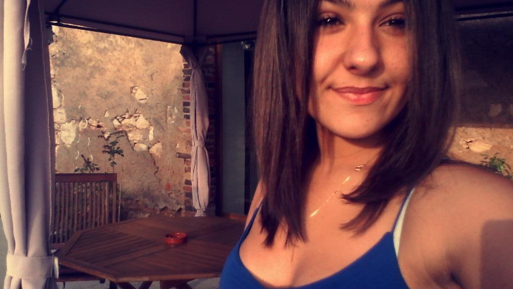 PrincessaGuerra's tweet photo. #brune #cheveux #rt #fav #folloback  ✌😘 http://t.co/h6QpbmXBS3