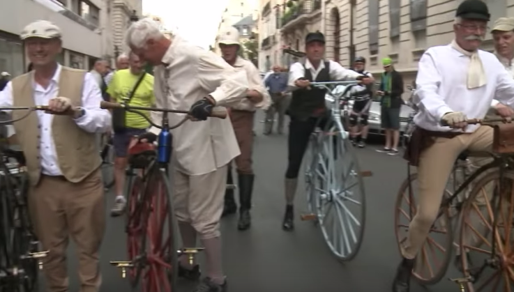 afpfr's tweet photo. 150 ans après, des vélocipédistes refont le Paris-Avignon http://t.co/SM6REw1xap #AFP http://t.co/n9zT3UvkRV