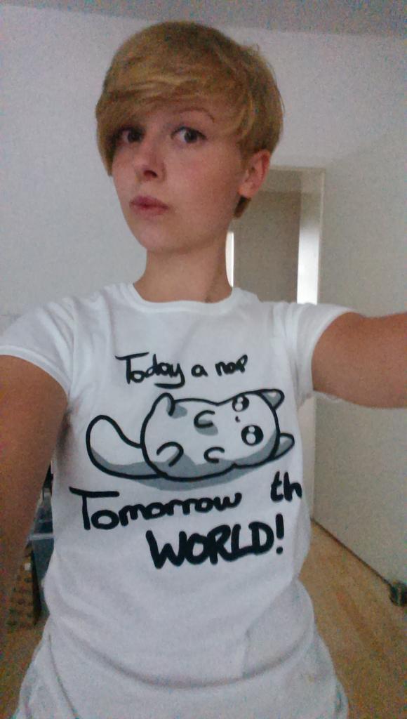 _tommka_'s tweet image. New Tshirt! #meinanutshell