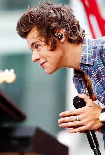 itsnoonnyx's tweet photo. #MTVHottest  one direction http://t.co/M8GUK9TCkM