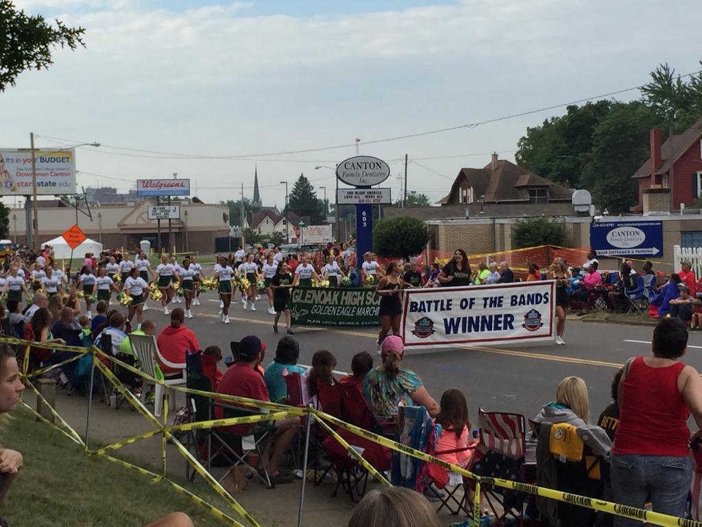 ecazantzes's tweet photo. Great job @PlainLocal Marching Band! #goeagles @GlenOak_Band  #plainproud http://t.co/Ua1iSDZz8Q
