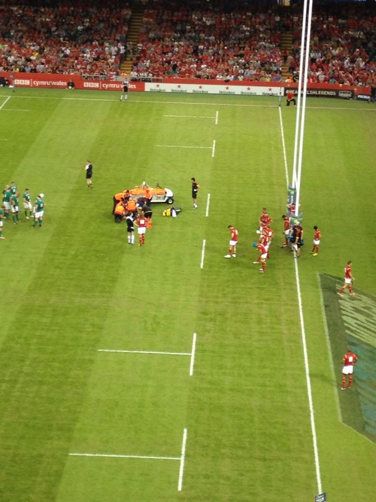 AllyGSR's tweet photo. @Lubasmedical hard at work #welshrugby #irishrugby http://t.co/UDtH604hZQ