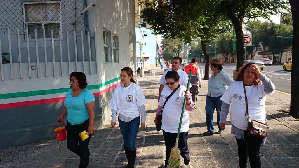 captralirCDMX's tweet photo. Equipo #Captralir participando en #TuCiudadTeRequiere #CDMX http://t.co/qKpdLLrLxS