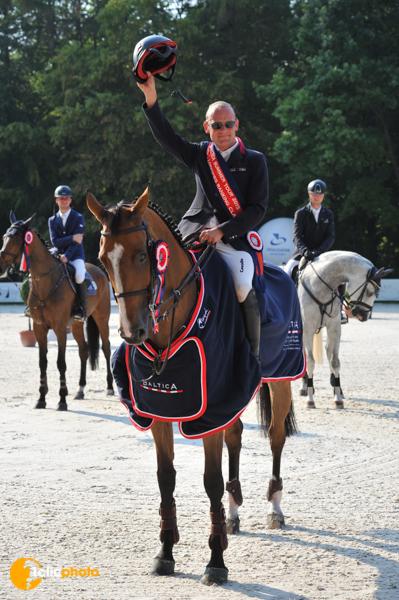 BalticaTour2015's tweet photo. The winners of CSI3* Gold 3 LR competition Marc Bettinger(GER) with Chaneleur @BalticaTour2015 #tophorse #showjumping http://t.co/Vt2fiRmh0k