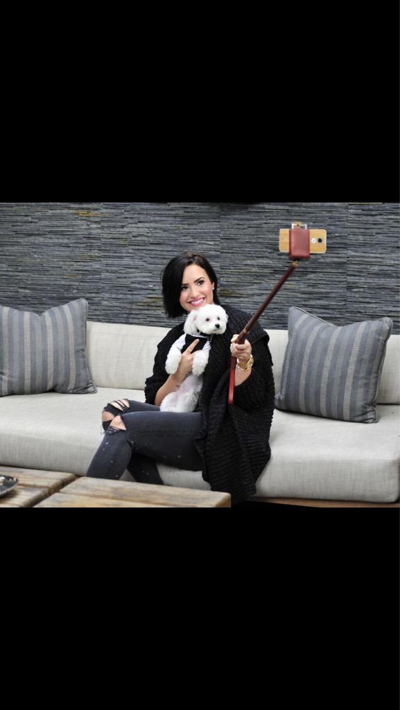 FanMartinezR's tweet photo. Parece estar tan lejos hoy de aquí ...tengo que creer en mi #CCMELovers http://t.co/bk1bMRdusD