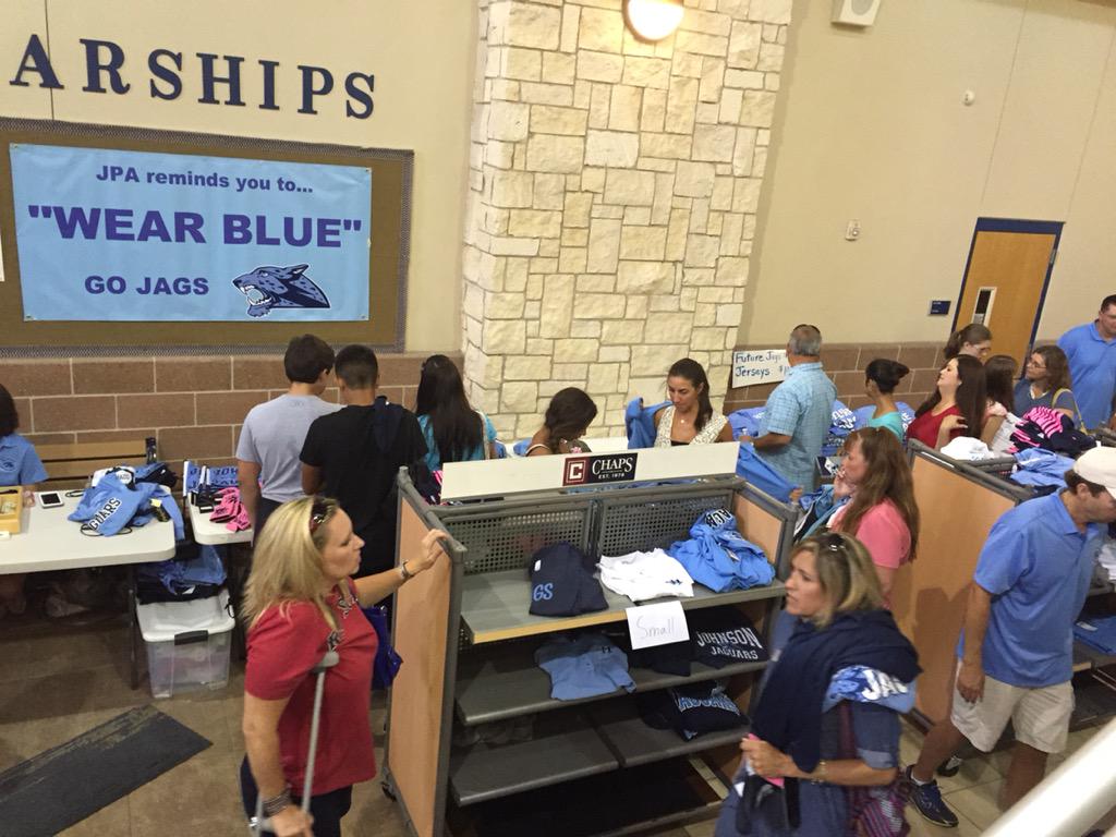 JohnsonJPA's tweet photo. Freshman shopping at Cub Camp! #wearBLUE http://t.co/ilmen9rAG6