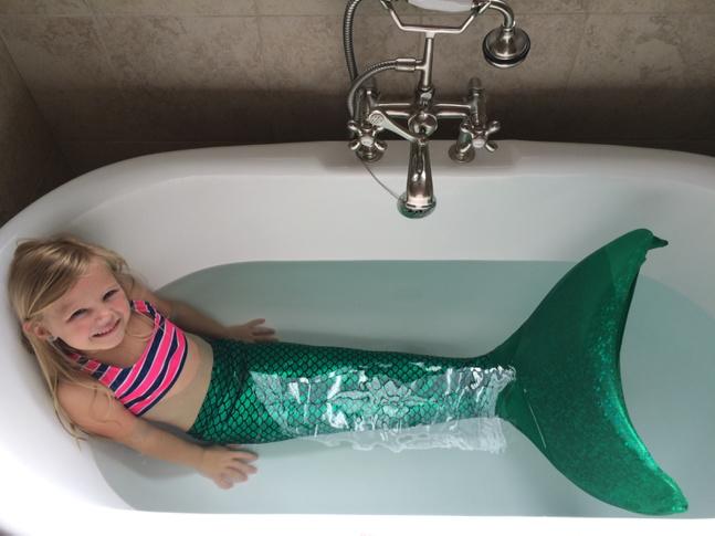 knipscf's tweet photo. On Sadie's 6th birthday (yesterday) she turned into a mermaid. The best day of her life (she says!). http://t.co/8cQxqOu7j8
