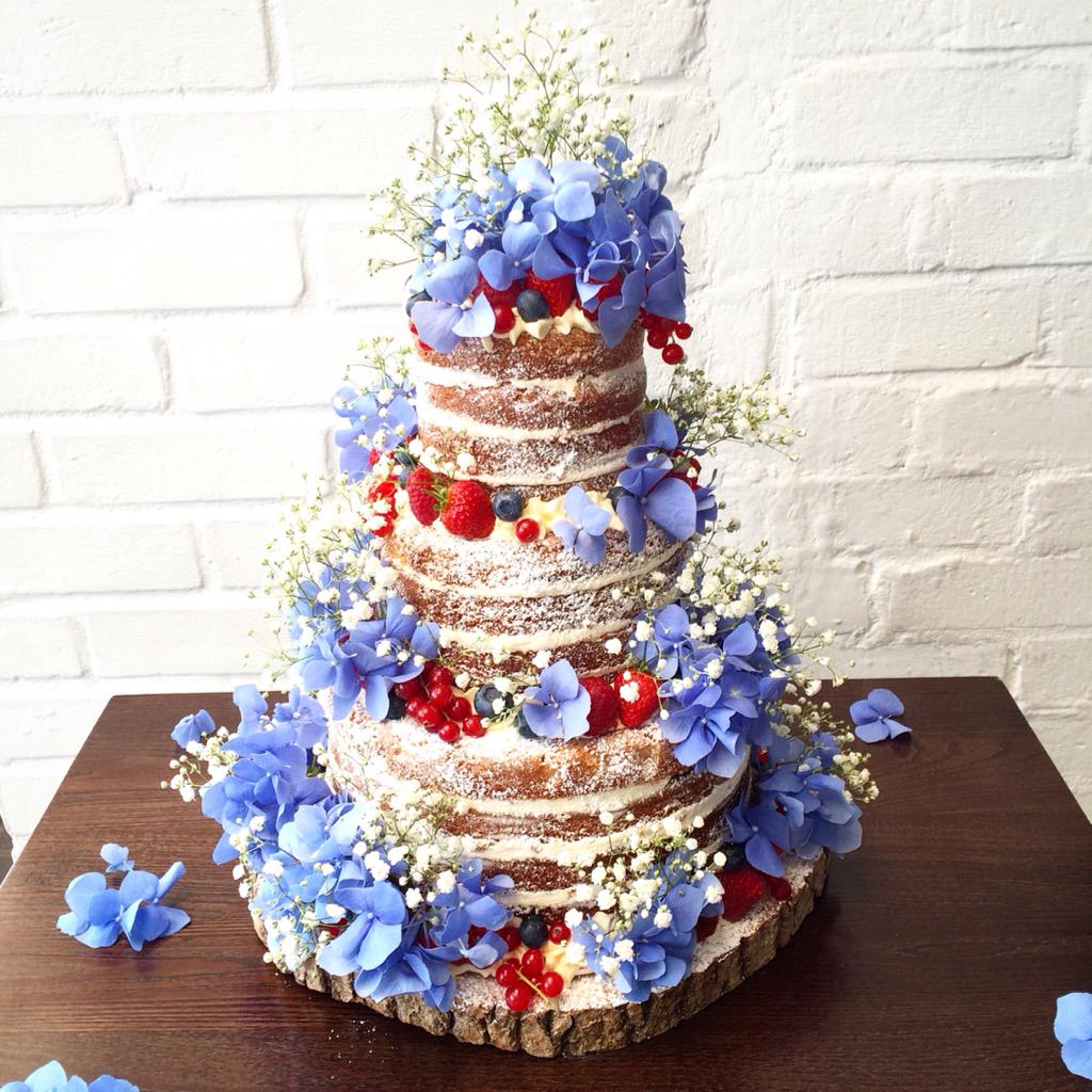 Today's #nakedweddingcake looking fine 💙💙💙💙