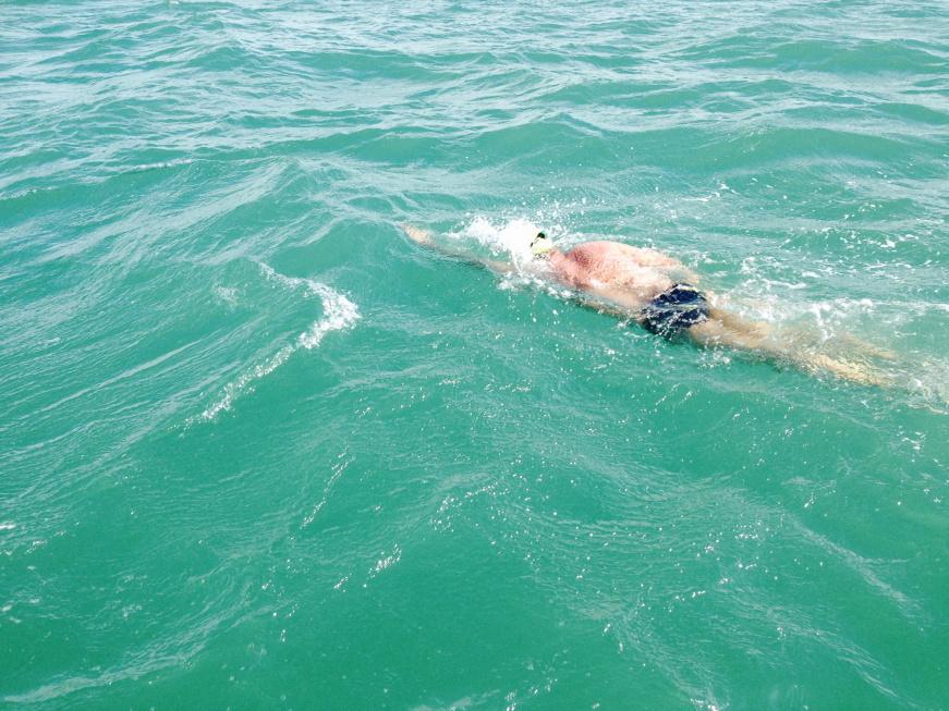 swim4starlight's tweet photo. The wind is quite a bit stronger now - coming at him diagonally from the front left. Progress is tough. http://t.co/iImmW0UFMC