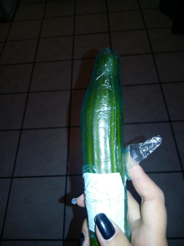 Bullet_Bonnie's tweet photo. Not as big as yours. But would you like a cucumber Ma Belle? 😜
@Inner_Devil http://t.co/TAaE7xLPlU