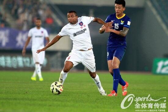Rogerinho_R10's tweet photo. Mais uma imagem da minha estréia na #China,  que seja a primeira de muitas. #qingdaojonoonFc Amanhã tem mais... http://t.co/C5DAjvI2EZ