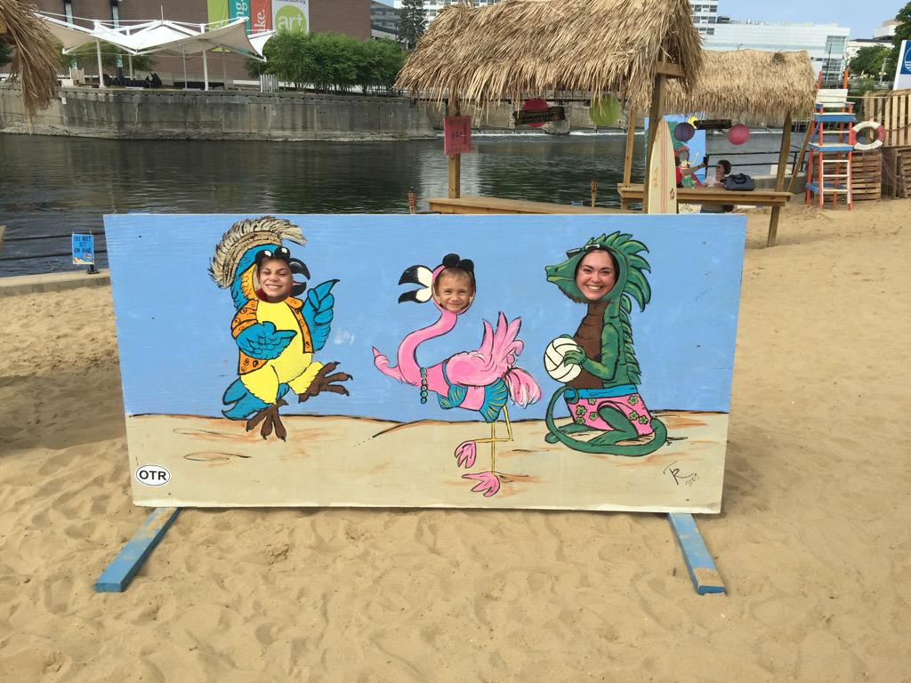 nlclhc's tweet photo. Pasándolo bien en la playa. Having fun in the beach. #otr2015 http://t.co/UhZxEIgeMO