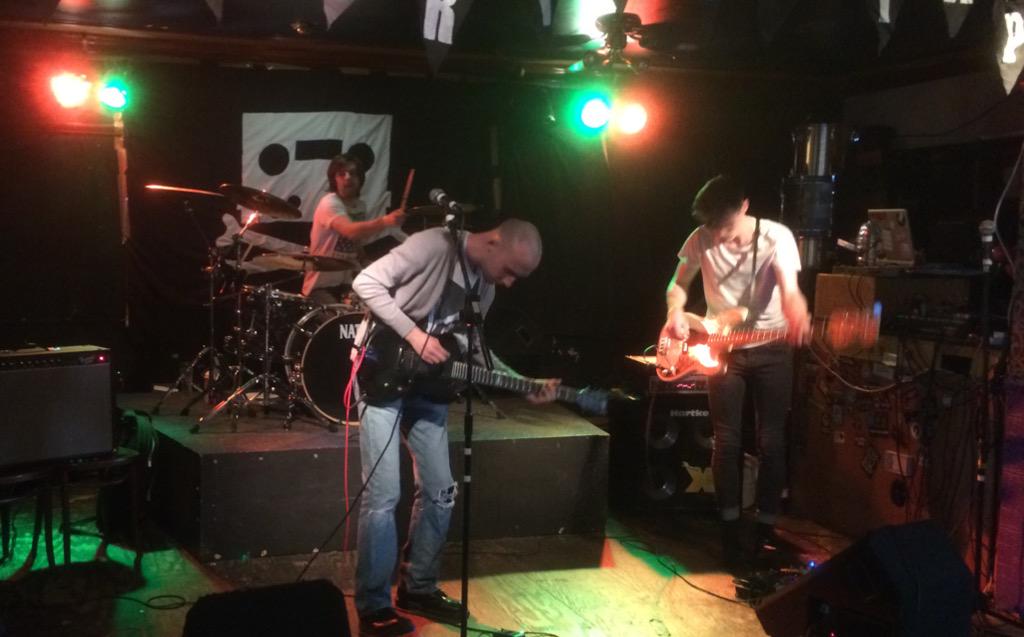 Blistering start to proceedings from @themeltingwings!