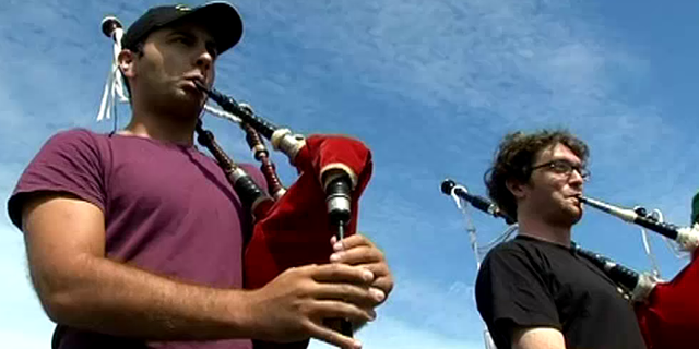 franceinfo_cult's tweet photo. Festival interceltique : le Bagad Cap Caval, futur champion de Bretagne ? http://t.co/1h7laO6lZi http://t.co/ZNgM57Xyvc