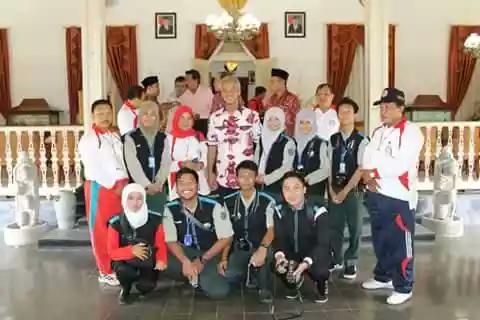 mefsmanti's tweet photo. Anggota JURNALISTIK yang sudah mulai tugas di luar sekolah menambah inovasi agar JURNALISTIK semakin MAJU JAYA!😊 http://t.co/L5MXO6Z3vR