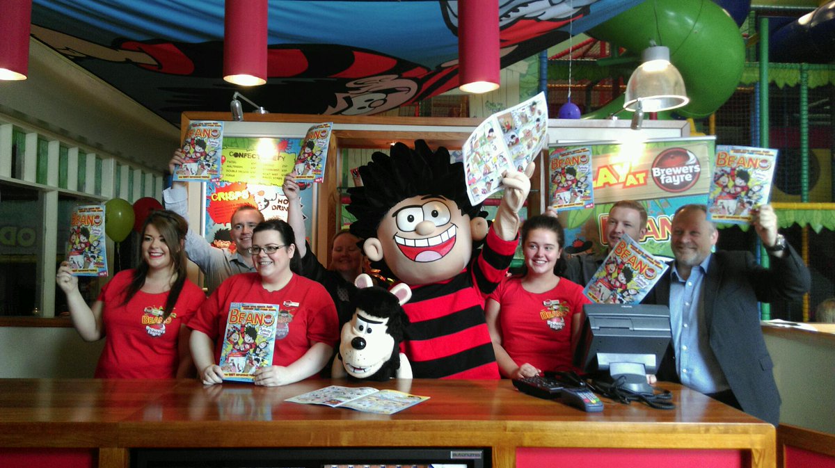 stewartpoll01's tweet photo. Well done team Buchanan Gate at VIP Day
@SpencerGraydon @FlaumPaul @WeAreSUGM @Valerie_WHR http://t.co/iIeXVwbwQu