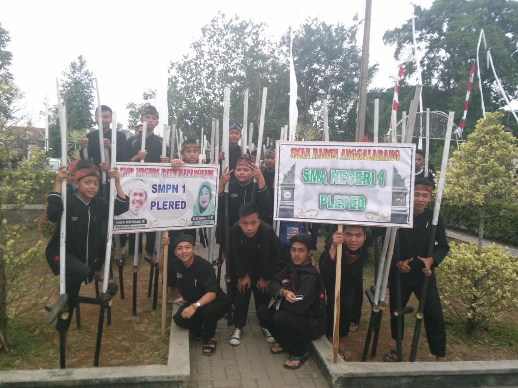 Peserta egrang SMPN 1 Plered dan SMAN1 Plered. Cc: <a href="/SMPN1PLERED186/">smpn1plered</a> <a href="/OSISSMPN1PLERED/">*OSIS SMPN 1 PLERED*</a> <a href="/DediMulyadi71/">Kang Dedi Mulyadi</a> <a href="/InfoPleredPwk/">InformasiWargaPlered</a>