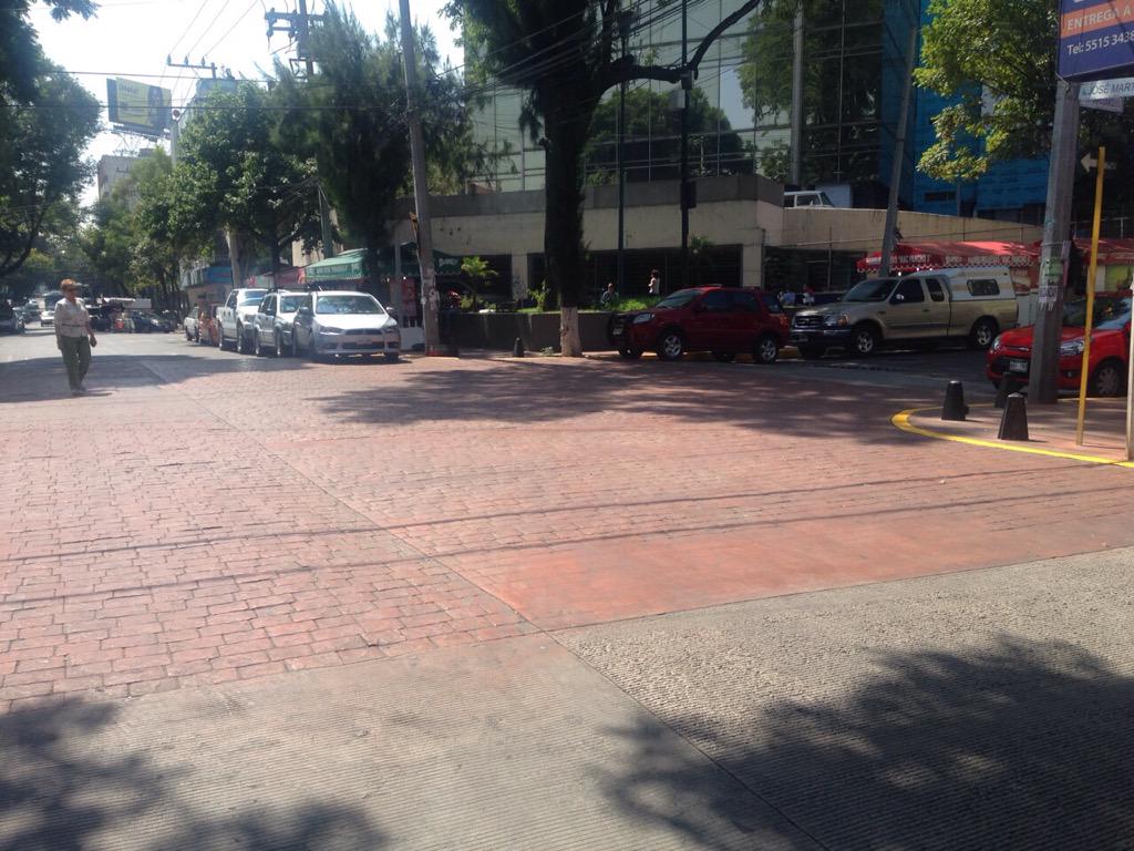 desarrollodelMH's tweet photo. .@Humberto_Morgan Se entregan banquetas y mesetas, parte del proyecto #ImaginaEscandon en Martí @delegacionMH http://t.co/gZwt4GvIOp