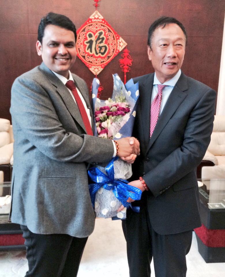 Dev_Fadnavis's tweet photo. Glimpses from my visit to #Foxconn in China. Today,GoM&amp; #Foxconn has started a new chapter in devpt of state &amp; nation http://t.co/eAhbLpX6q8