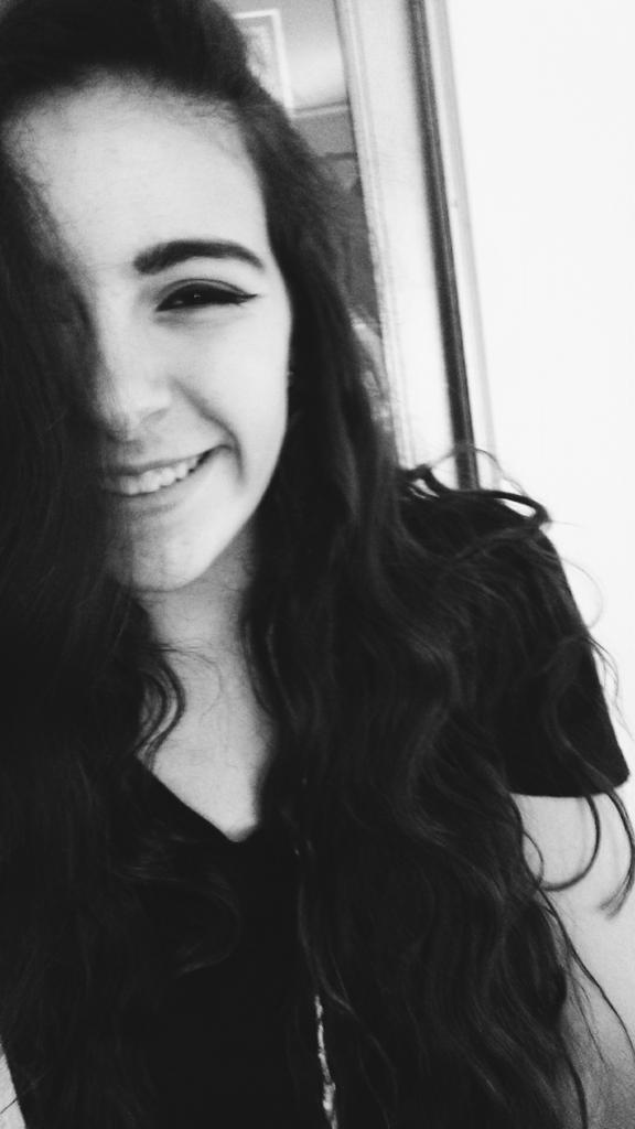 svveetcreeature's tweet image. #SDKFOLLOWPARTY #WeChoseSDK hey im sara i love jonah and adam and i throw a sword in the air for fun!