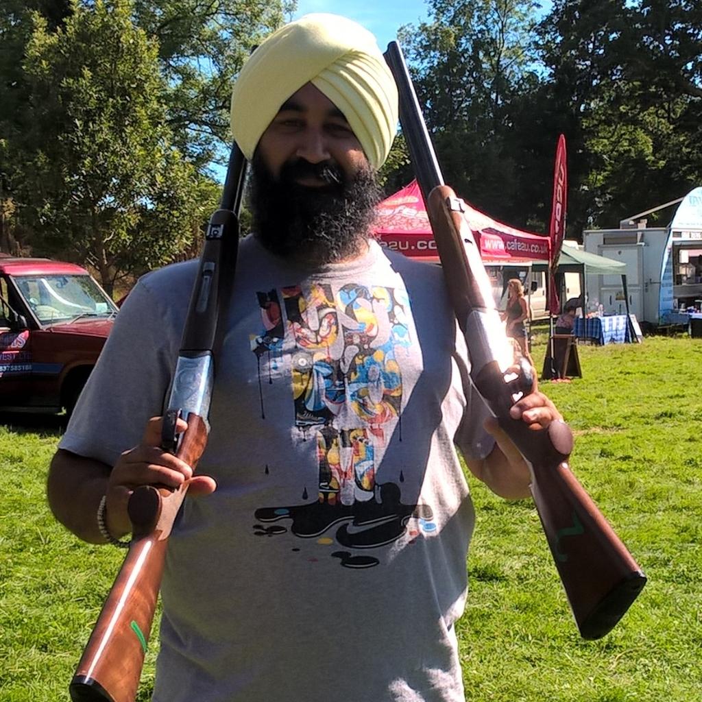 PlymouthChaz's tweet photo. Just for @beardsingh @Ivybridgemag @SouthHamsDevon #bandooka http://t.co/WSbtUdzpGl