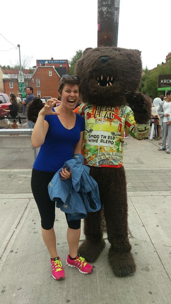 KayWestPR's tweet photo. On #QueenWest trying wine by @bearflagwine and making new friends http://t.co/87uEQZ77Co #CruisingWithBearFlag http://t.co/tEEwJXvAuY