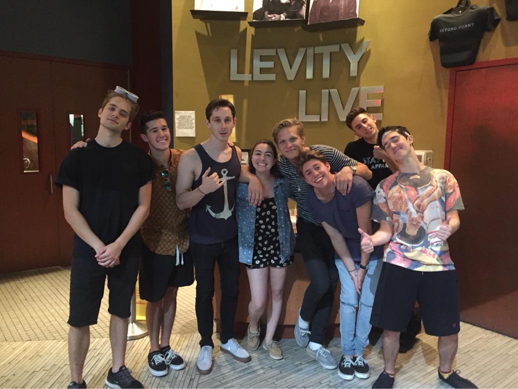 damncontent's tweet image. Hi I&apos;m Victoria! I&apos;m a Joey girl and I love drinking tea and sitting around in sweatpants ☺️ #SDKFollowParty