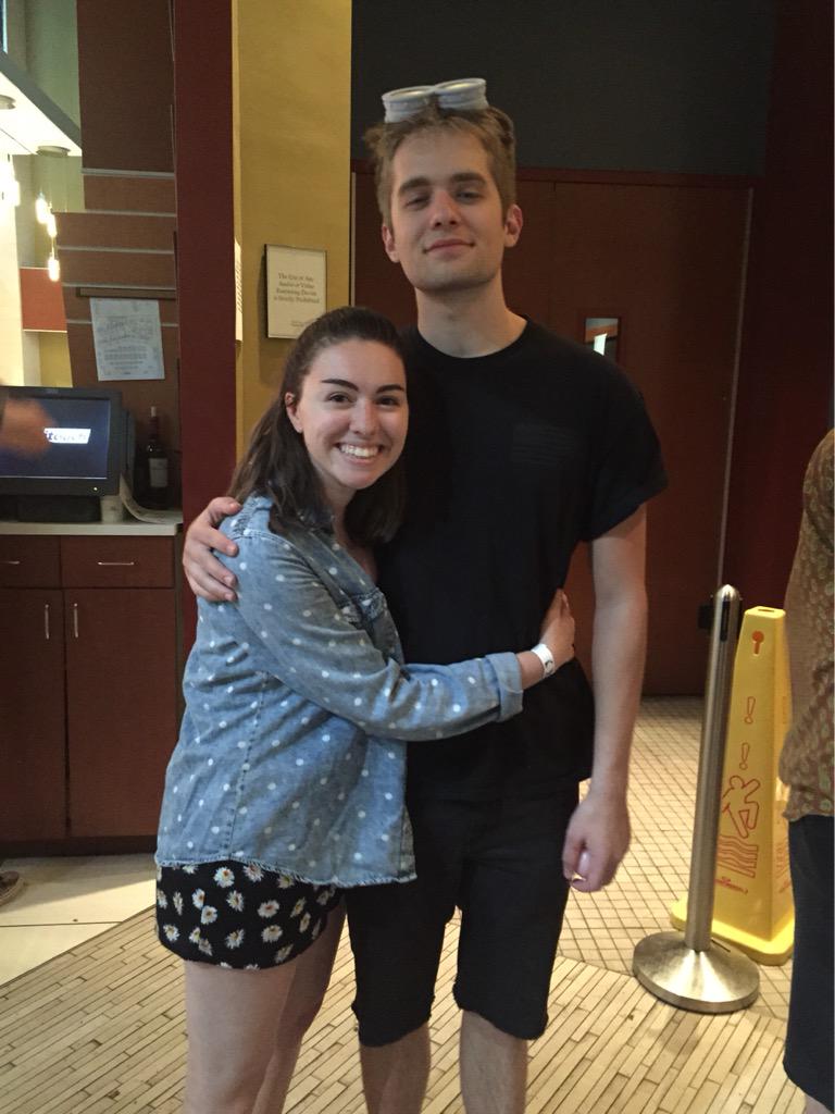 damncontent's tweet image. Hi I&apos;m Victoria! I&apos;m a Joey girl and I love drinking tea and sitting around in sweatpants ☺️ #SDKFollowParty