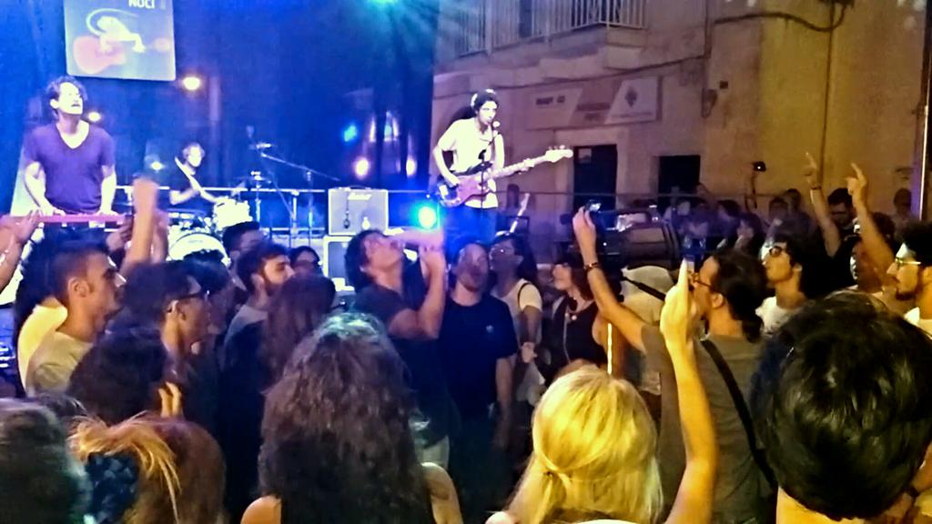 PakiNinni's tweet photo. "Le gambe abbronzate le tette sudate le mani sul culo " @Thegiornalisti @BucoBumFestival http://t.co/SKbzXkhRhC