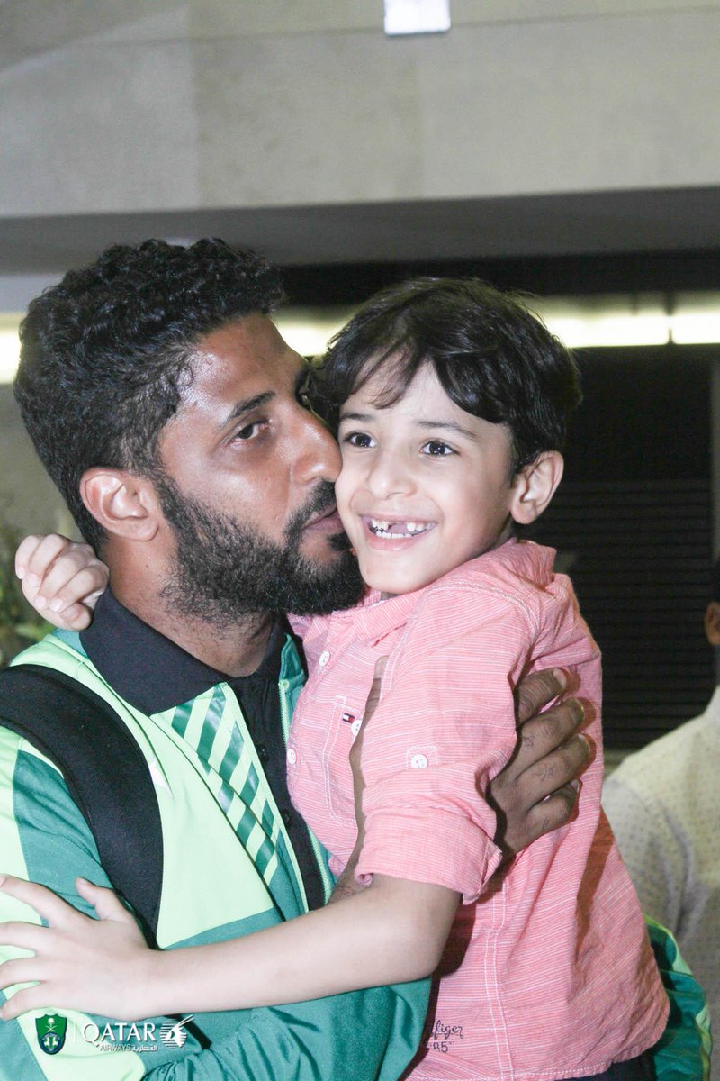 ALAHLI_FC's tweet photo. صور وصول بعثة الفريق الأول الى جدة http://t.co/KWDkPv4PxA