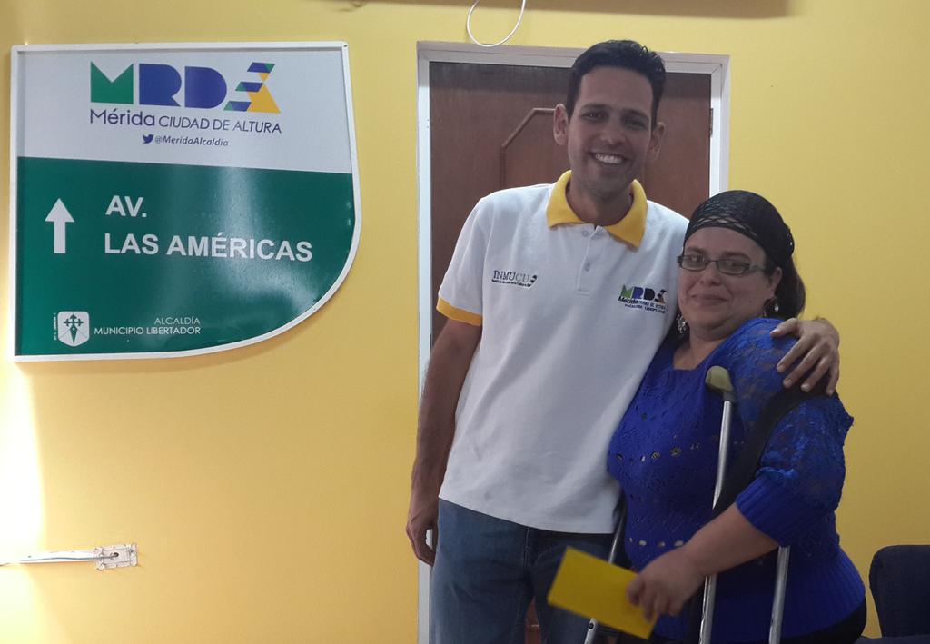 Ana es servidora en la Alcaldía, se levanta a las 3am para ir al trabajo, vive en Zea. La premiamos por ser ejemplo!