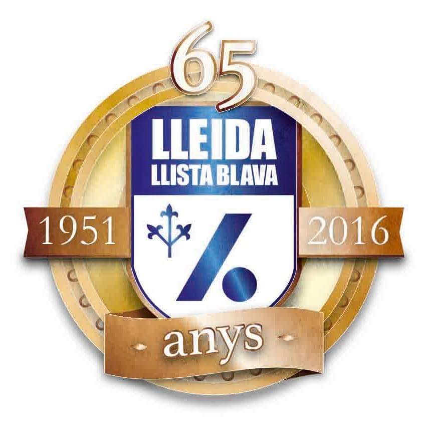 Recopilació documents #65anysfenthistòria  President honorífic Manolo Solís entrega a <a href="/oardiaca/">Oscar Ardiaca🎗️🎗️</a> #EmocióSobreRodes
