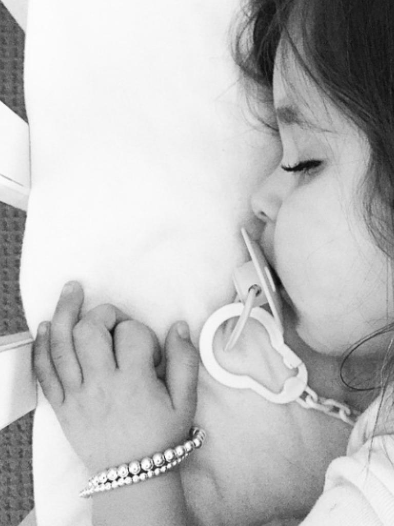 My little babygirl sleeping😍🎀💛✨