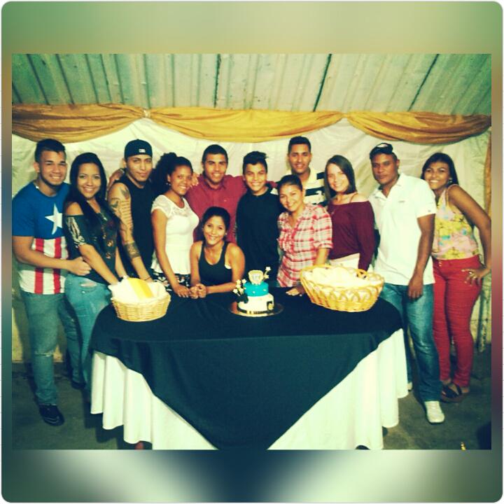 YendrikJose's tweet photo. Una Foto Con Los Detectives http://t.co/V04YO1N72u