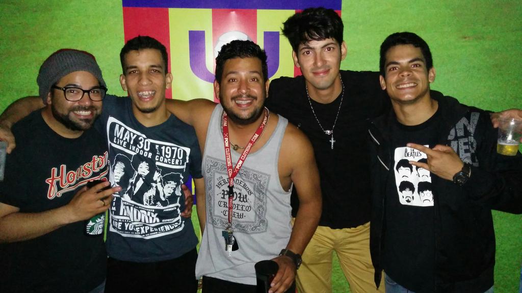 LOSPLUGIN's tweet photo. Gracias al @UA_FALCON y a @somospf_ por la invitación al #UNIONFEST! Tremendo show lleno de #Rock! http://t.co/BJBepbK1GM