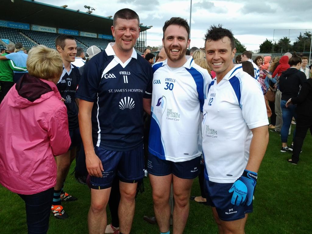 RonanRocks1's tweet photo. @nesspuss @steviemugs we might not be good but we look good! #tanlines #whiteteeth #chestsout http://t.co/z2NxcQ5aSS
