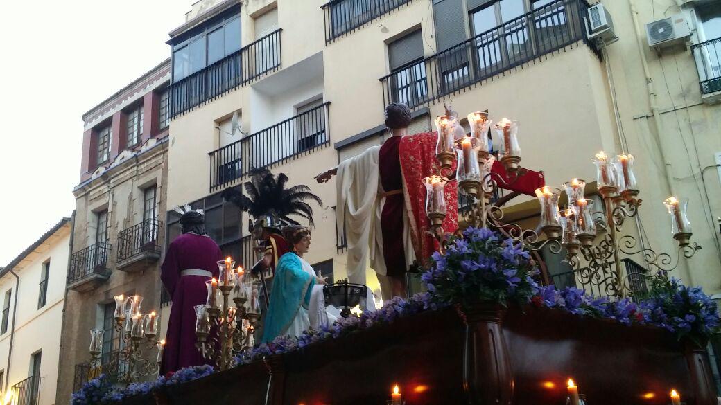 GJ_Salud's tweet photo. Asistimos a la misma sentencia cada día, somos nosotros quienes elegimos a Barrabás y crucificamos a tantos... http://t.co/PX9PjF4AIz